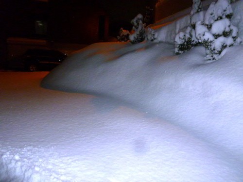 昨晩の札幌、さらに降り積もる雪、雪・・・