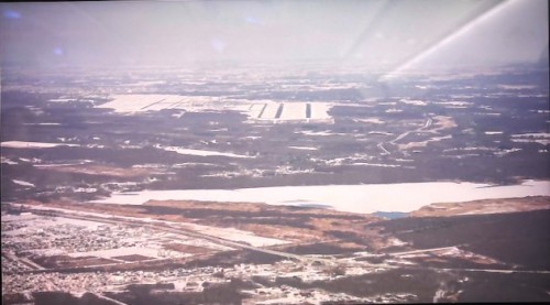 ウトナイ湖から新千歳空港滑走路を
