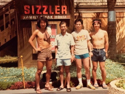 左端が箕輪さん、右から二番目が私