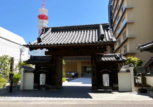 山内家下屋敷跡の門